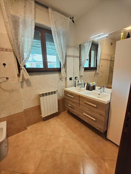 "Come A Casa" - Appartamento Gigi - Self Check In - Ospedale Humanitas - Forum Assago - Tram15 Rozzano Esterno foto