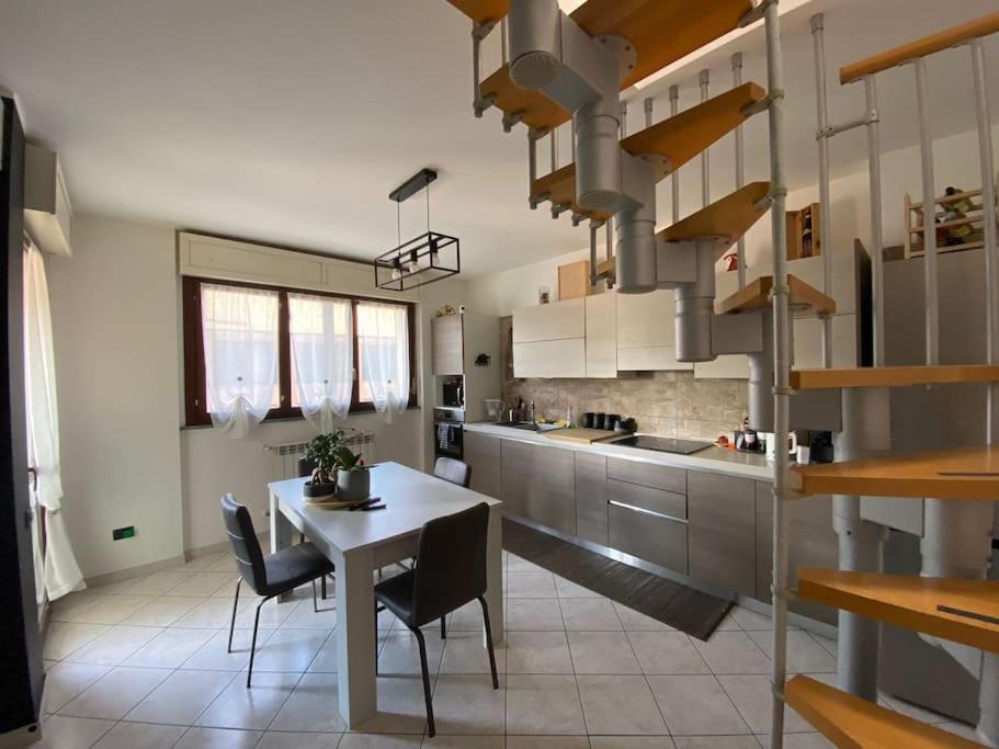 "Come A Casa" - Appartamento Gigi - Self Check In - Ospedale Humanitas - Forum Assago - Tram15 Rozzano Esterno foto